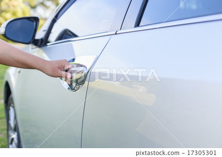 Woman hand opening the car door 17305301