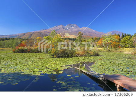 秋天天氣池和妙高山 17306209