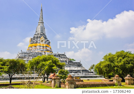 Colossus of white pagoda in Thailand 17306240
