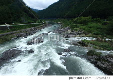 飛River河的快速流動 飛River河的快速流動 17308155