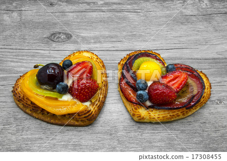 Fruit cakes in heart shape Fruit cakes in heart shape 17308455