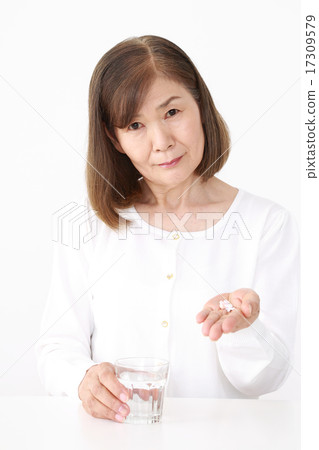 Medicine and senior women Medicine and senior women 17309579