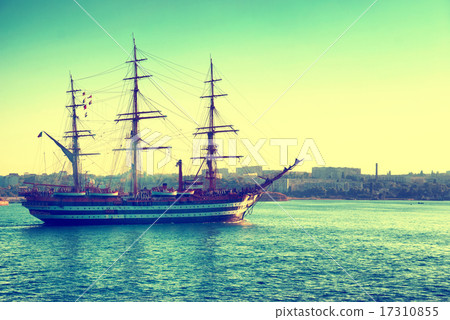 Sailing vessel 17310855