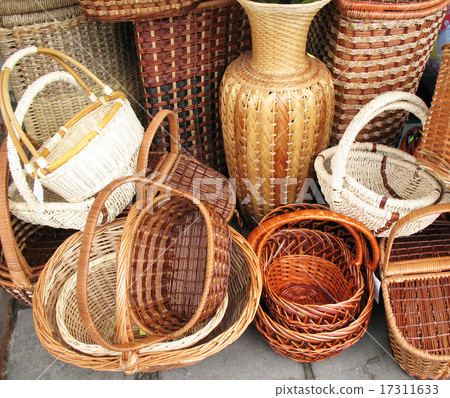 Sale of wicker baskets Sale of wicker baskets 17311633