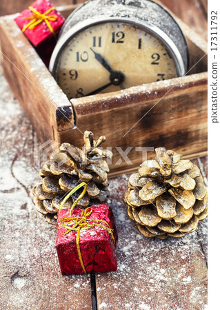 old alarm clock old alarm clock 17311792