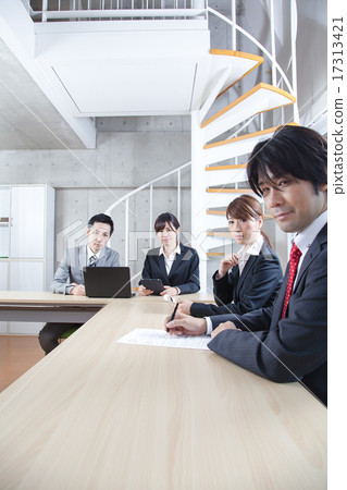 4 people meeting image 17313421