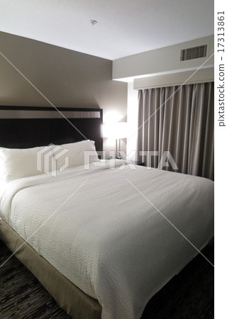 Semi-suite room in an American hotel 17313861