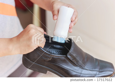 Hand put powder to a shoe, odor stop Hand put powder to a shoe, odor stop 17317022