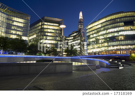 The London Riverside area and city hall. 17318169