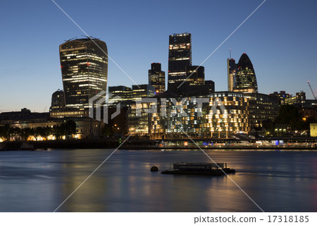 London Skyline at dusk 17318185