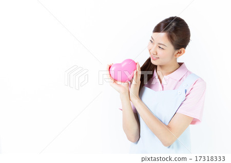 與心臟標記的女性幫手 17318333