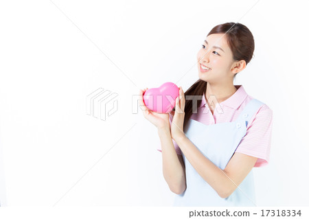 與心臟標記的女性幫手 17318334