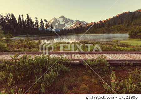 Picture lake Picture lake 17321906