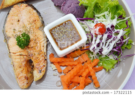 grill salmon and salad grill salmon and salad 17322115