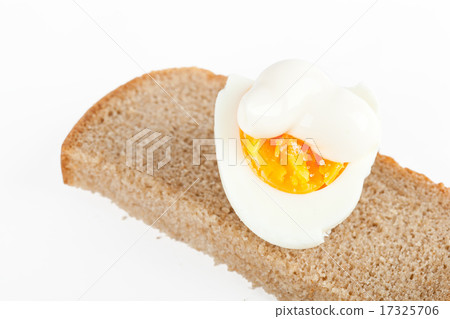 Egg on slice of bread 17325706