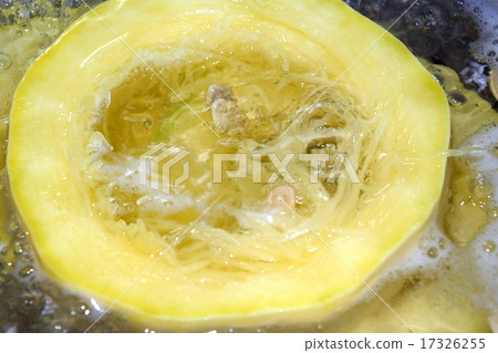 Konomi melon which the thread was loosened during boiling and preparation 17326255