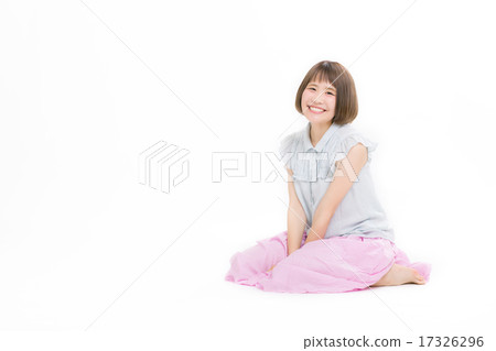 A cute girl sitting in a refreshing summer clothes A cute girl sitting in a refreshing summer clothes 17326296