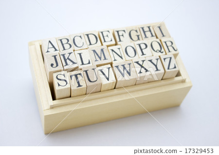 在一個木箱的字母表 在一個木箱的字母表 17329453