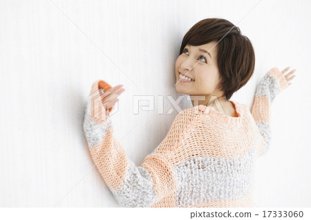young woman      17333060