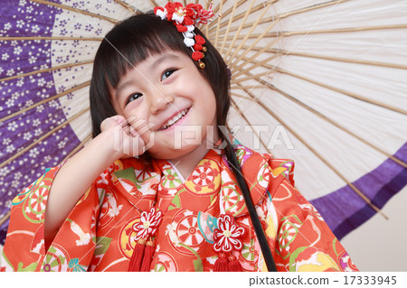 Shichigosan的一個3歲的女孩 17333945