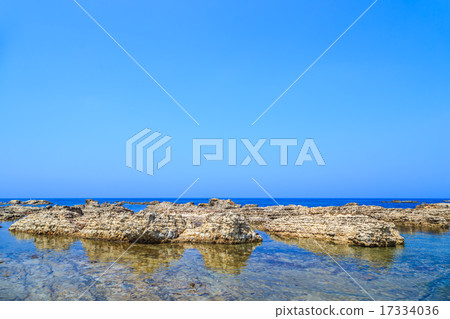 Coast of Saltwater near Port of Noto Peninsula fried in summer Coast of Saltwater near Port of Noto Peninsula fried in summer 17334036