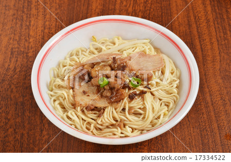 Dry noodles  17334522