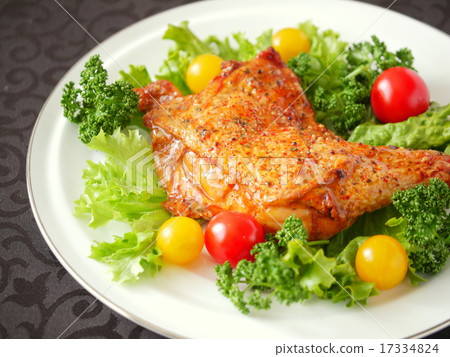 風味烤雞腿黑色背景（水平位置） 17334824