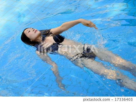 swimmer 17336403