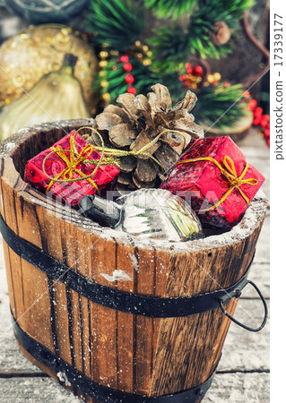 Christmas gift tub with decorations Christmas gift tub with decorations 17339177