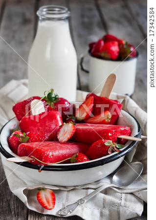 Strawberry popsicles Strawberry popsicles 17342584