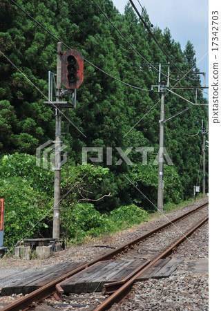 Rusted traffic lights 17342703