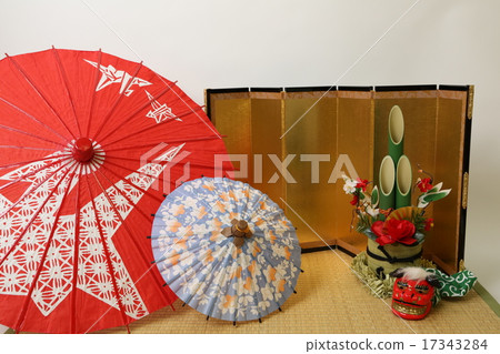 Japanese umbrella and gold folding screen and Kadoma Japanese umbrella and gold folding screen and Kadoma 17343284