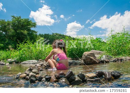 A girl playing water 17359281