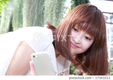 Heart leaves and medium-haired women Heart leaves and medium-haired women 17361011