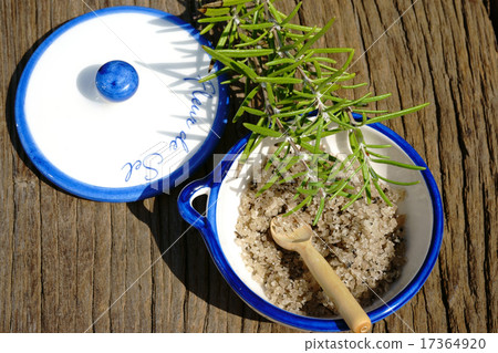 Small porcelain dish with salt 17364920