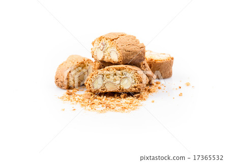 Italian cantuccini cookie with almond 17365532