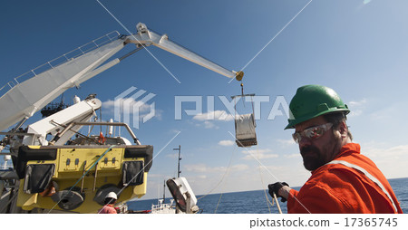 Offshore crane lifting operations - men at work 17365745