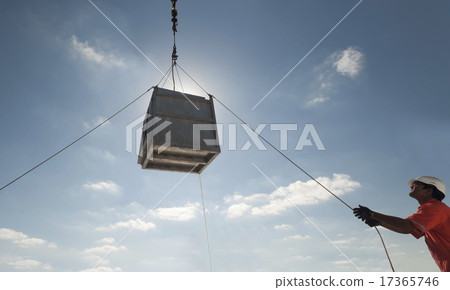 Offshore crane lifting operations - men at work 17365746