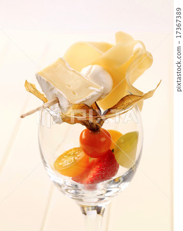 Cheese and fruit appetizer 17367389