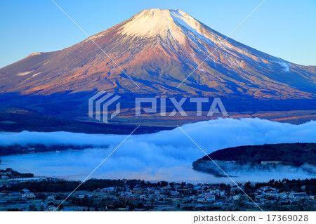 山中湖和朝霧山的富士山 17369028