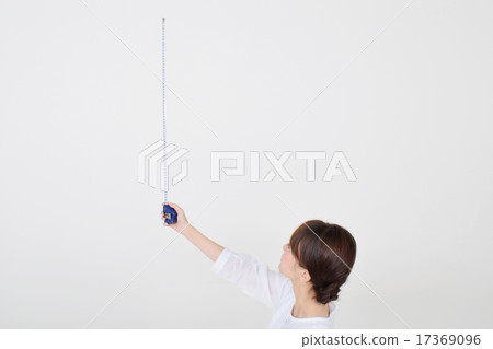 A woman with a major 17369096