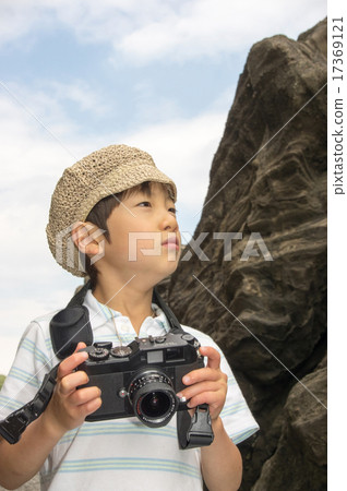 A child to shoot at the beach. A small photographer (Miura Peninsula, Nagahama Coast) 17369121