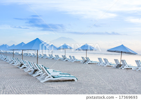 巴厘島沙努爾海岸沙灘椅 17369693