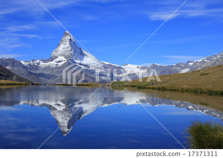 Matterhorn and Stellisee 17371311