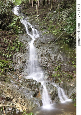 Waterfall that appeared in heavy rain 17371391