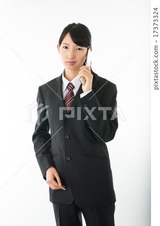 女商人談話在手機 女商人談話在手機 17373324