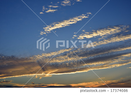 傍晚的天空 傍晚的天空 17374086