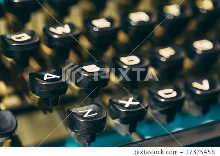 Close Up Of Antique Typewriter Keys. Old Manual Retro Keys, Vint Close Up Of Antique Typewriter Keys. Old Manual Retro Keys, Vint 17375458
