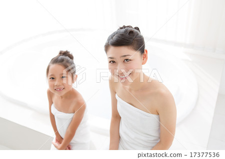 洗澡 沐浴 笑容 17377536