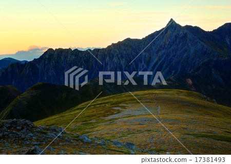 Lake mountain seen from Sugihakake in the dawn 17381493
